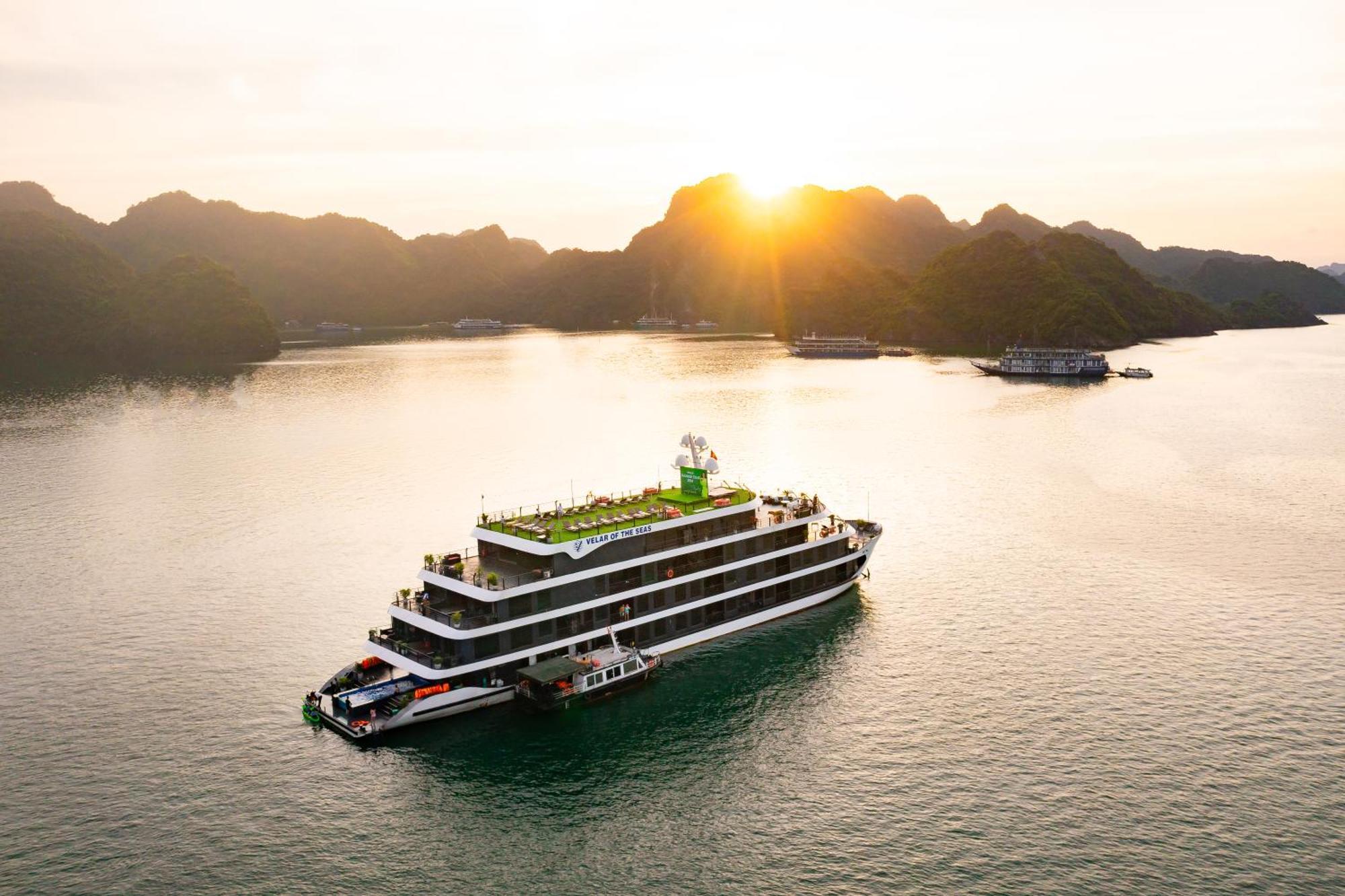 Velar Of The Sea Hotell Ha Long Exteriör bild