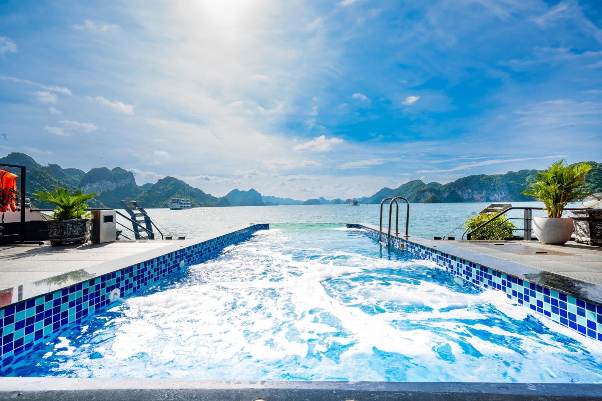 Velar Of The Sea Hotell Ha Long Exteriör bild