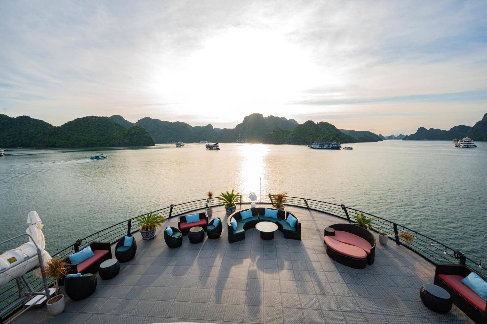 Velar Of The Sea Hotell Ha Long Exteriör bild